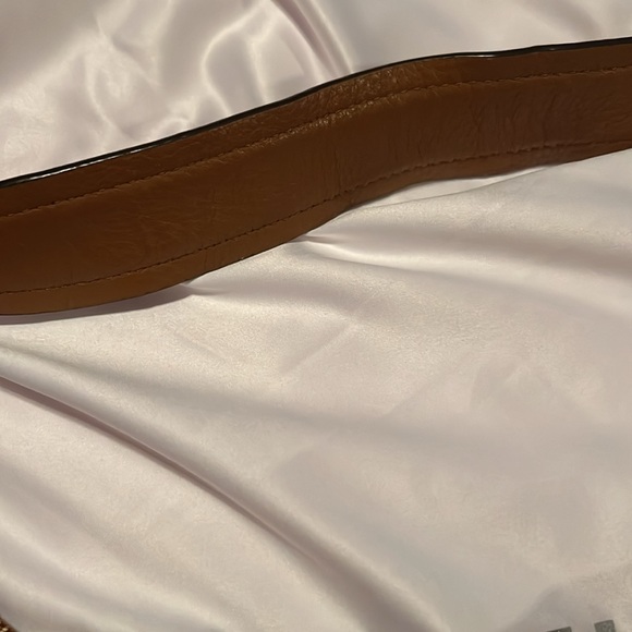 Michael Kors - “Lydia” hobo in Acorn/ soft tan/brown Questions just ask - Picture 11 of 13